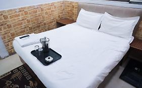 Roomshala 127 Mannat Stay - Laxmi Nagar